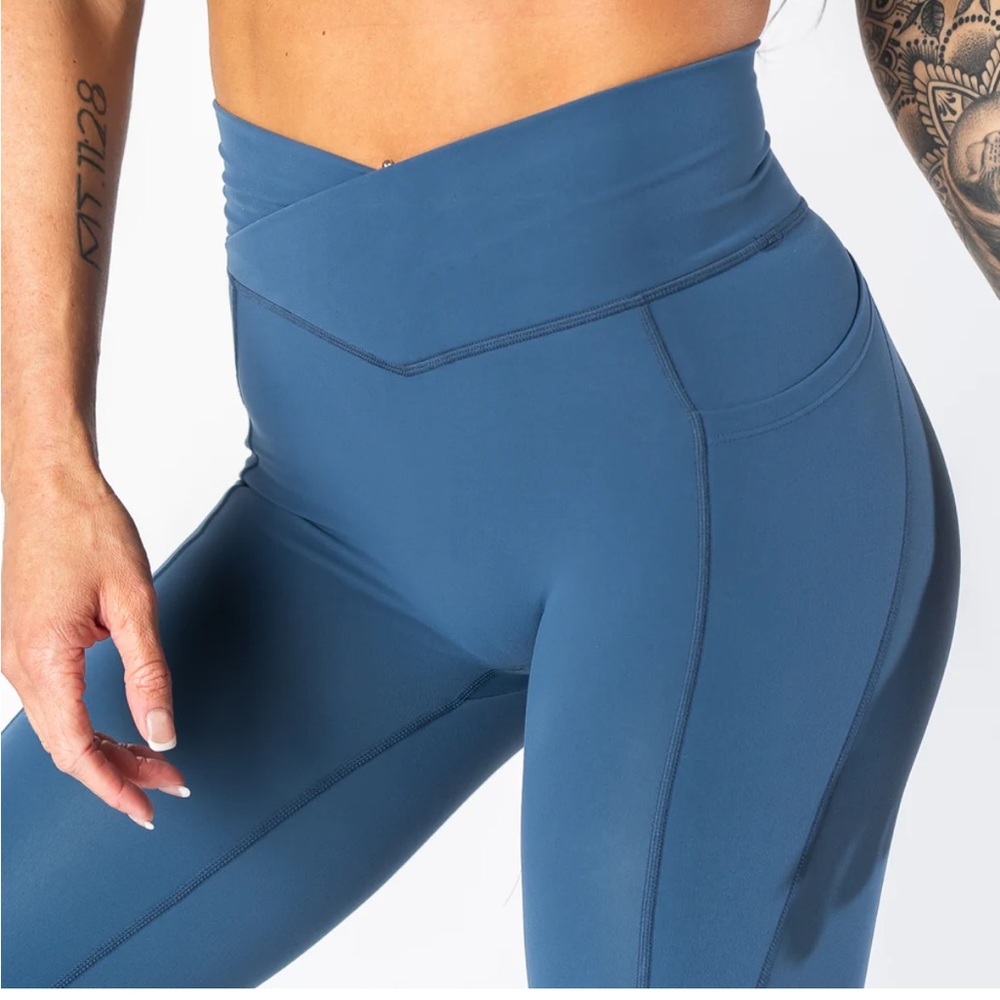 Booty Scrunch Curves & Combat Regal Booty Scrunch Leggings Size M HOT🔥